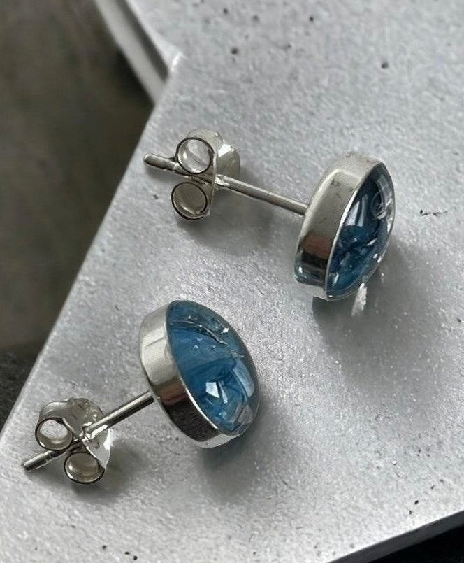 Silberohrstecker mit isländischem Fischleder – in deiner Wunschfarbe - 10mm / Blau-Glanz - Ohrstecker