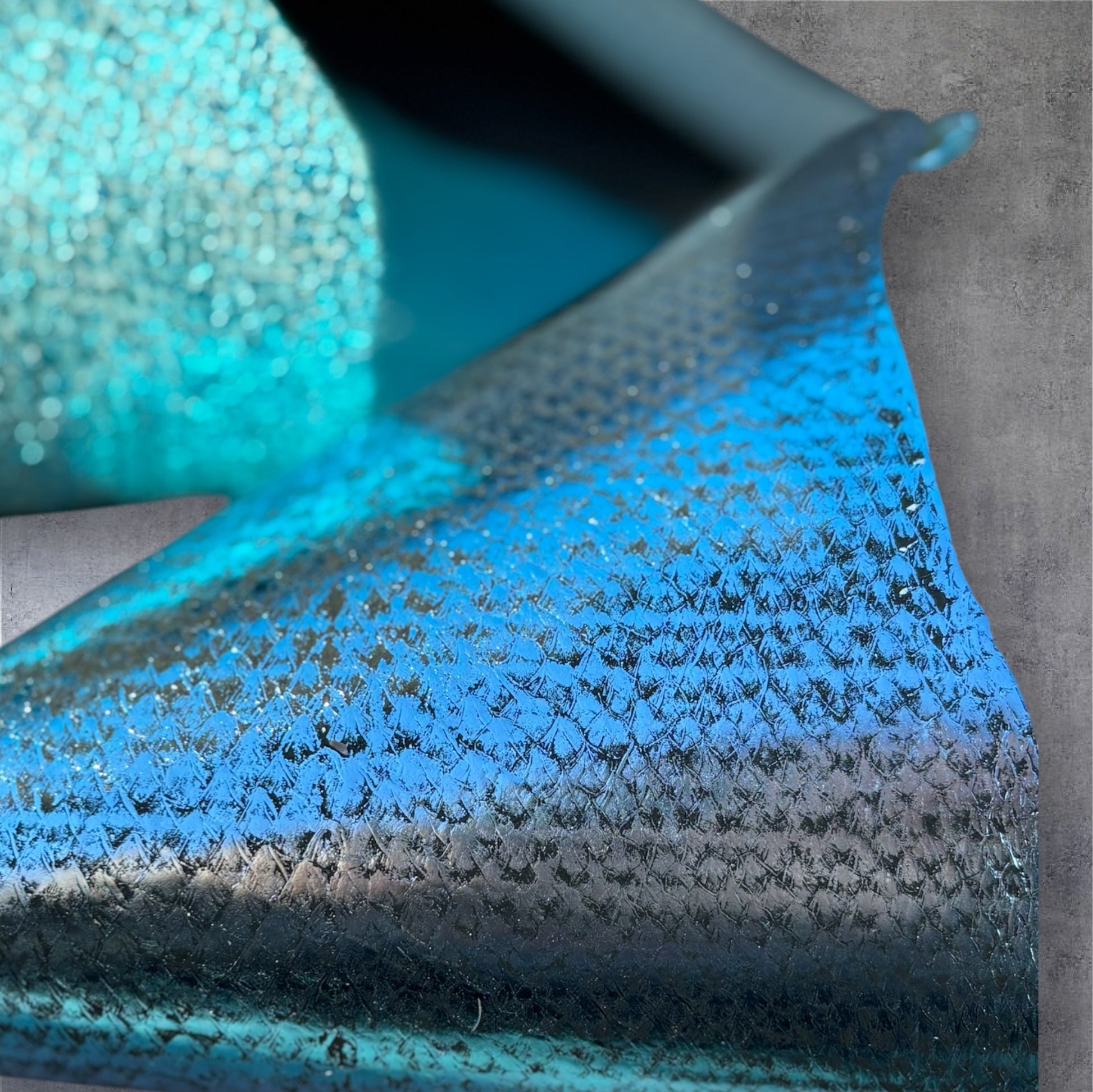 Silberohrstecker mit isländischem Fischleder – in deiner Wunschfarbe - 12 mm / Blau-Glanz - Ohrstecker